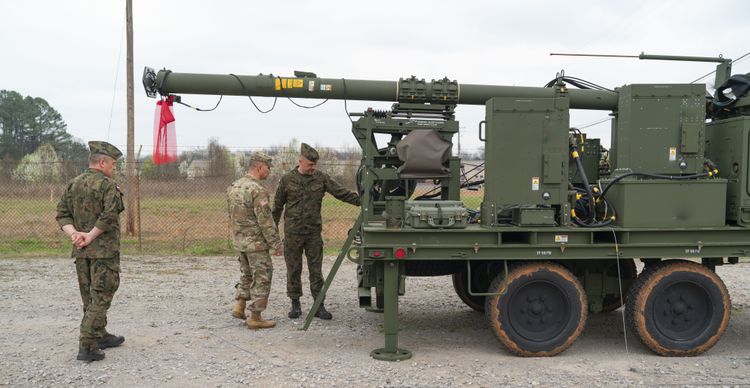 Polish and American servicemembers inspect the WISŁA relay at Redstone Arsenal, Huntsville, Alabama. (Photo Credit: U.S. Army) Northrop Grumman Delivers Transformative Integrated Battle Command System for Poland's WISŁA Air Defense Program