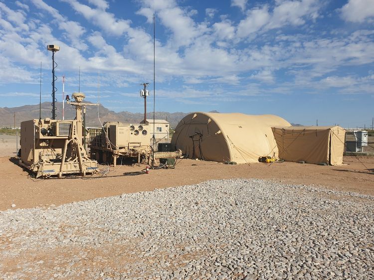 ニューメキシコ州ホワイトサンズミサイル実験場に設置されたノースロップ・グラマン製造のEngagement Operations Center (EOC) 及びInteractive Collaborative Environment (ICE)(写真提供:米陸軍) US Army Selects Northrop Grumman to Deliver IBCS a Key Enabler for JADC2_Japan